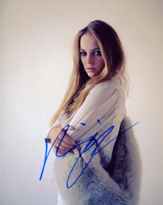 Bijou Phillips autograph