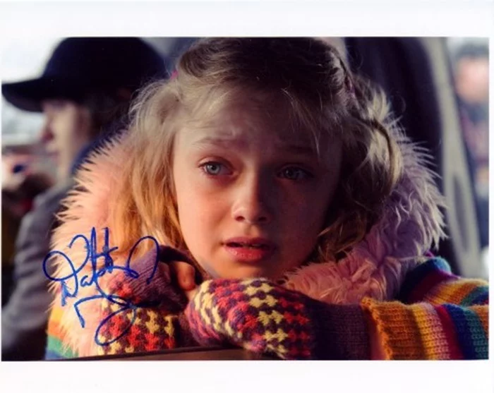 Dakota Fanning autograph