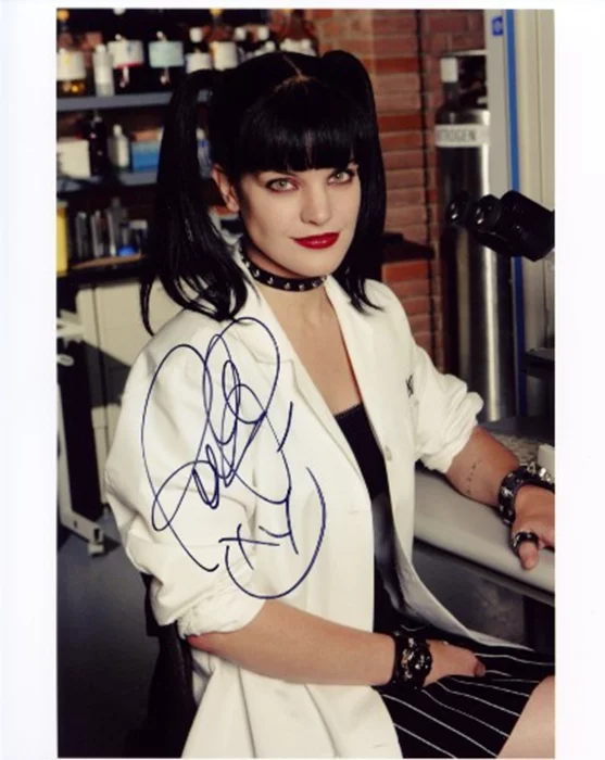 Pauley Perrette autograph