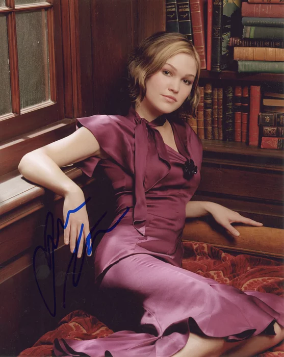Julia Stiles autograph