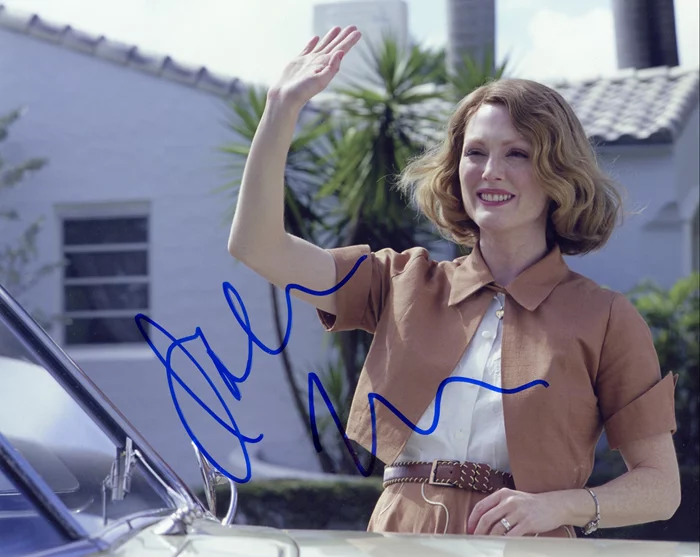 Julianne Moore autograph