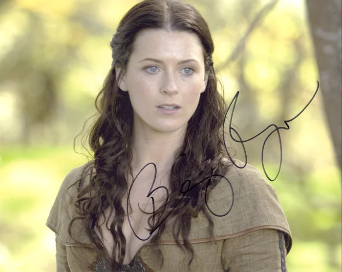 Bridget Regan autograph