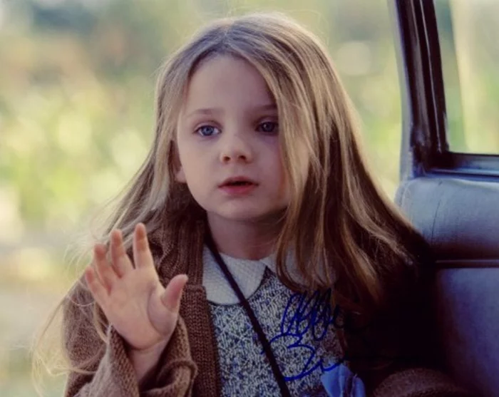 Abigail Breslin autograph