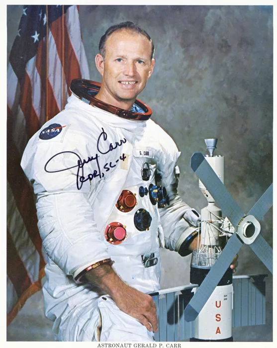 Jerry Carr autograph