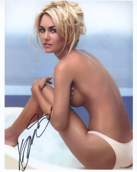 Kelly Carlson autograph