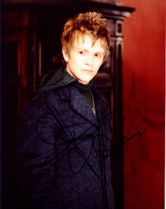 Charlie Bewley autograph