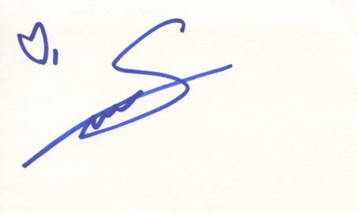Scarlett Pomers autograph