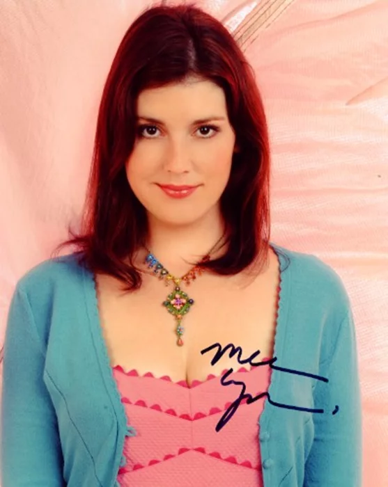 Melanie Lynskey autograph