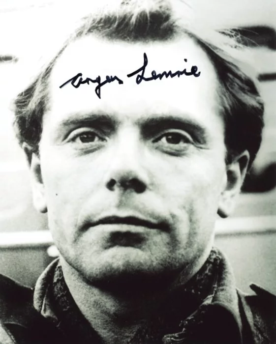 Angus Lennie autograph