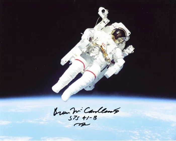 Bruce McCandless autograph
