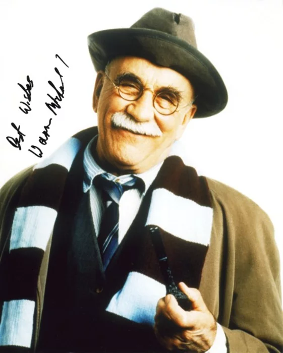 Warren Mitchell autograph