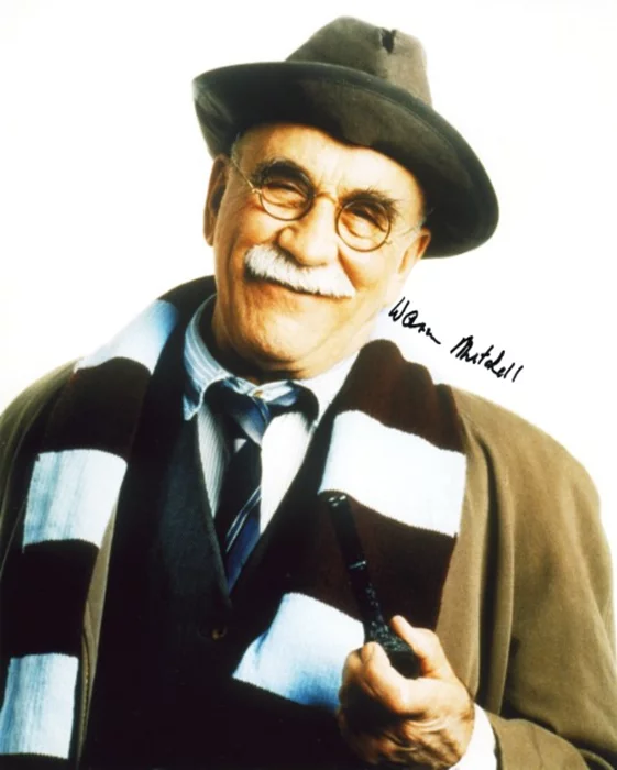 Warren Mitchell autograph