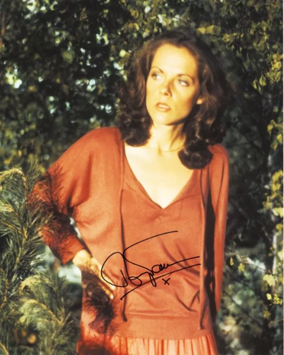 Mary Tamm autograph