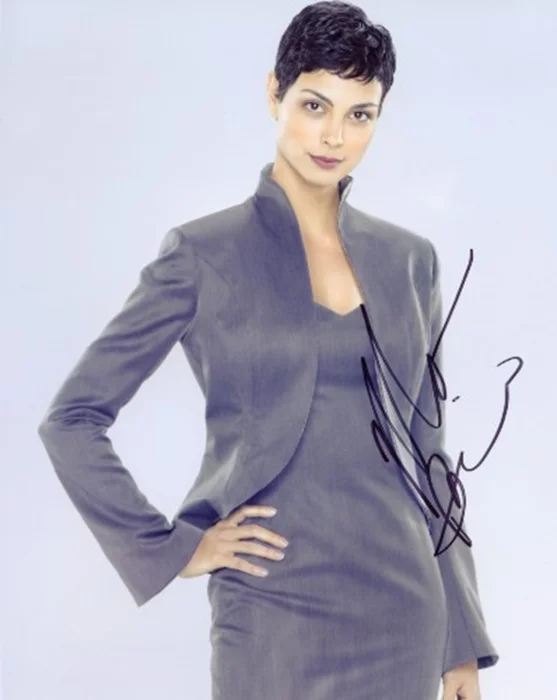 Morena Baccarin autograph