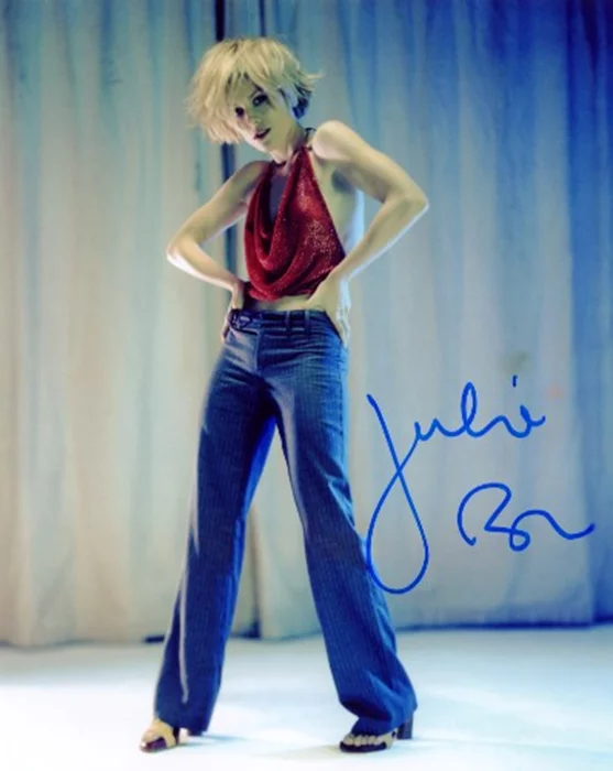 Julie Bowen autograph