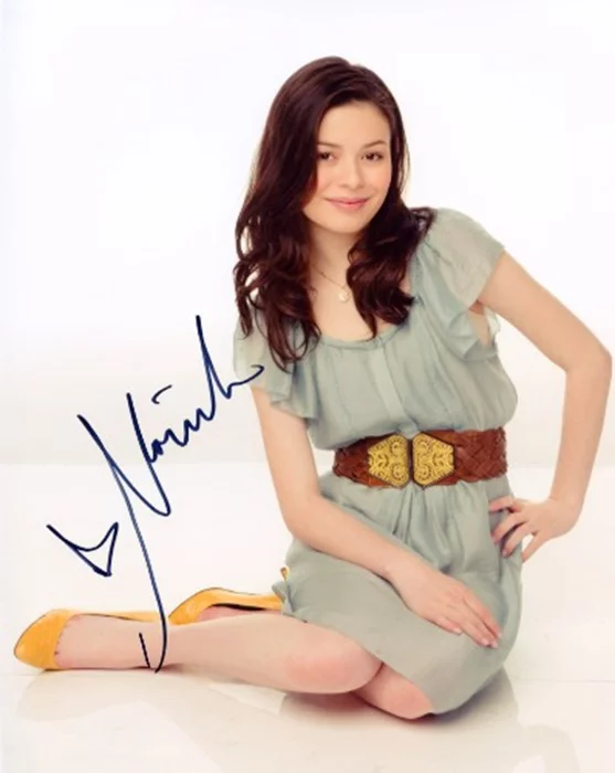 Miranda Cosgrove autograph