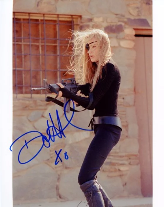 Daryl Hannah autograph