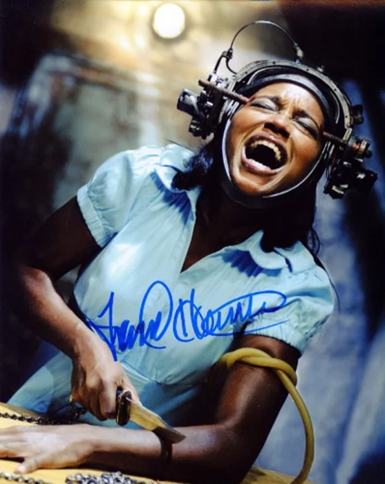 Tanedra Howard autograph