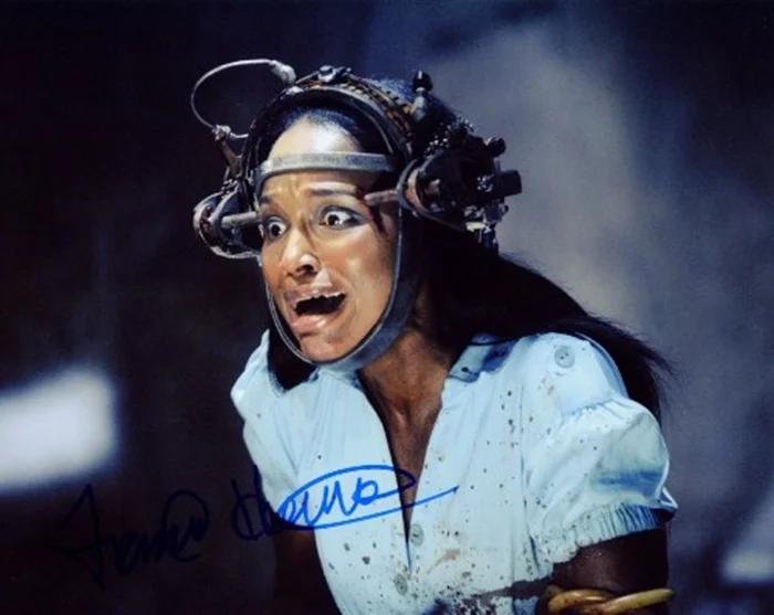 Tanedra Howard autograph