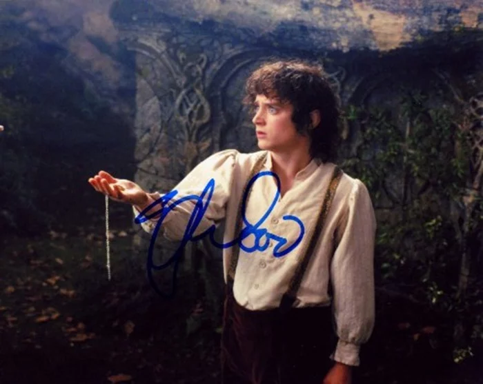 Elijah Wood autograph
