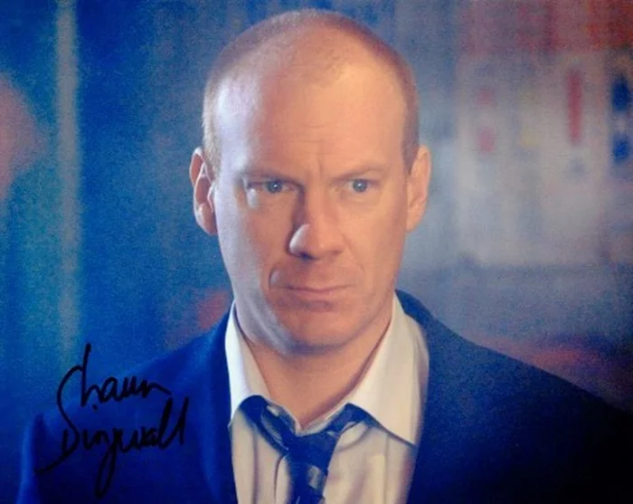 Shaun Dingwall autograph