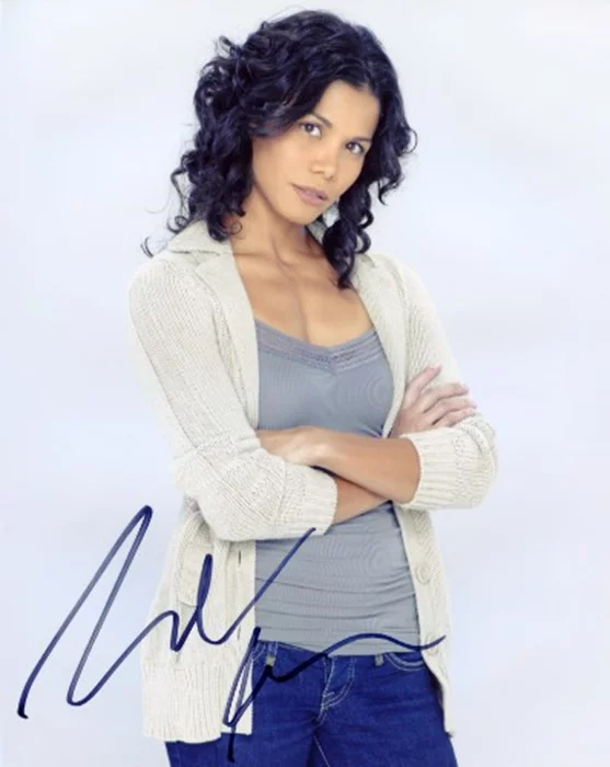 Lourdes Benedicto autograph