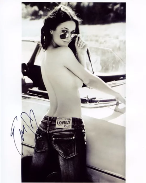 Emmanuelle Chriqui autograph