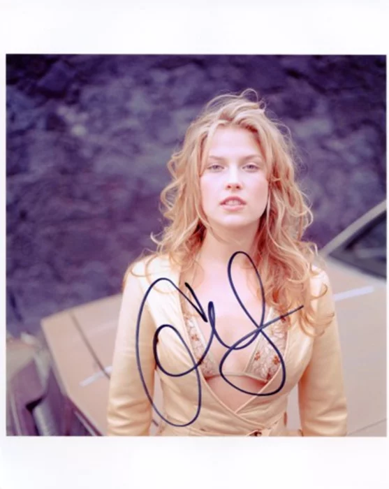 Ali Larter autograph