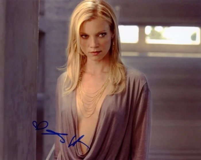 Amy Smart autograph