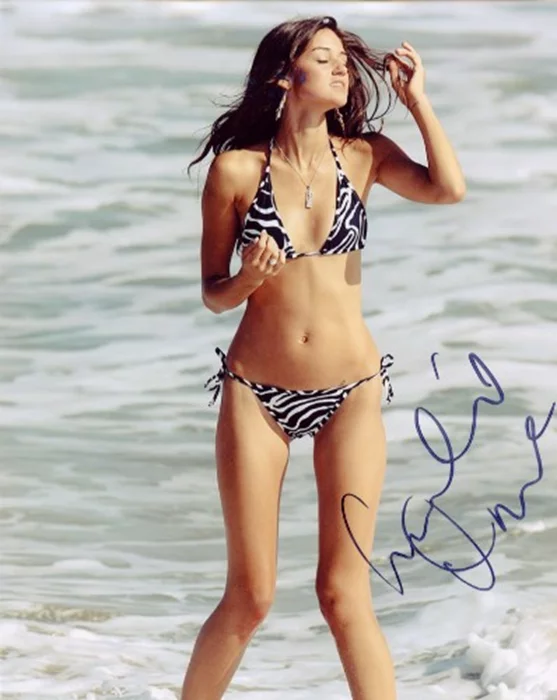 Caroline D'Amore autograph