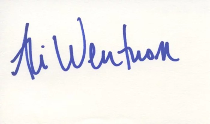 Ali Wentworth autograph