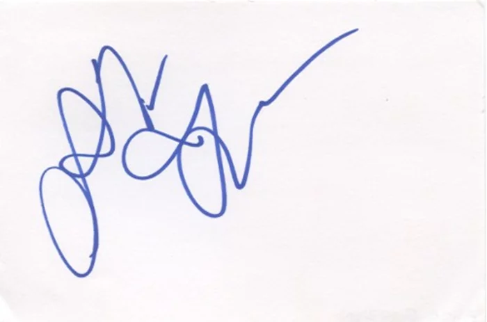 Alice Greczyn autograph