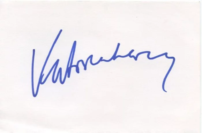 Lady Victoria Hervey autograph