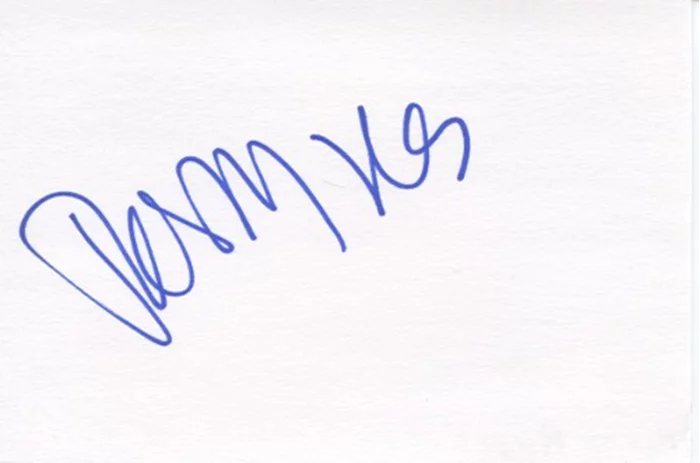 Perrey Reeves autograph