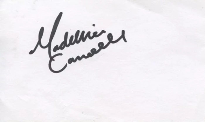 Madeline Carroll autograph