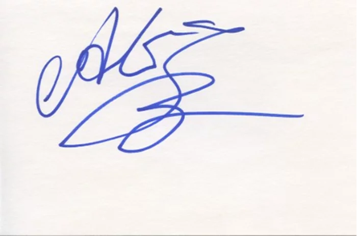 Alice Greczyn autograph