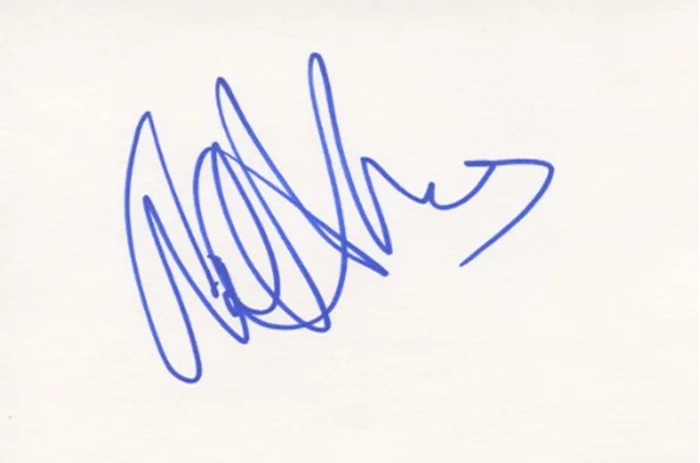 Ashton Holmes autograph