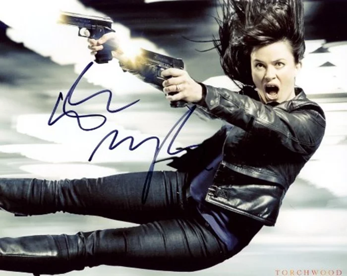 Eve Myles autograph
