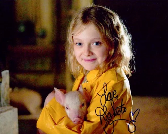 Dakota Fanning autograph