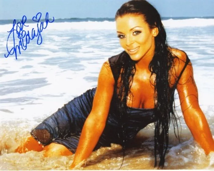 Melinda McCallum autograph