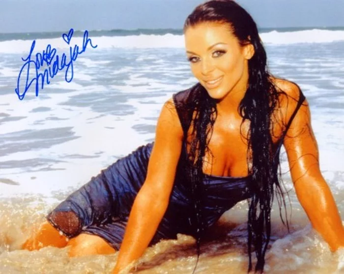 Melinda McCallum autograph