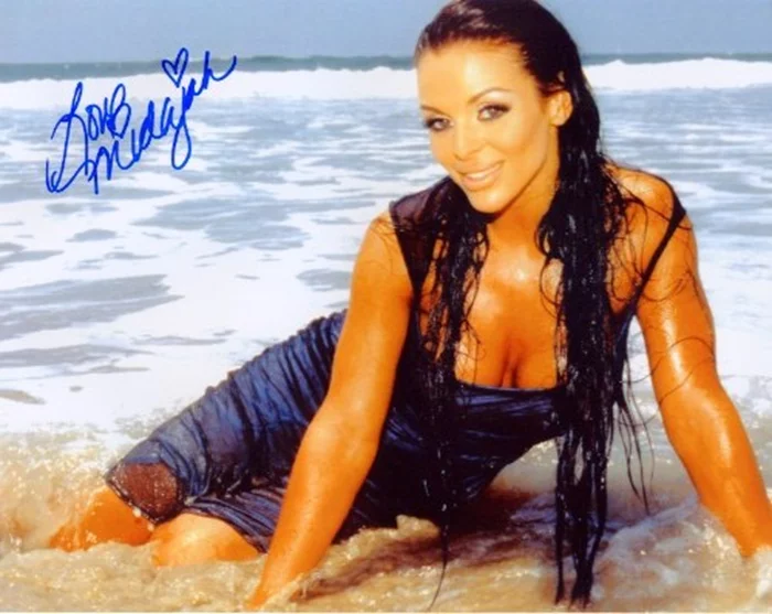 Melinda McCallum autograph