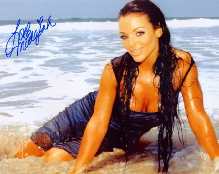 Melinda McCallum autograph