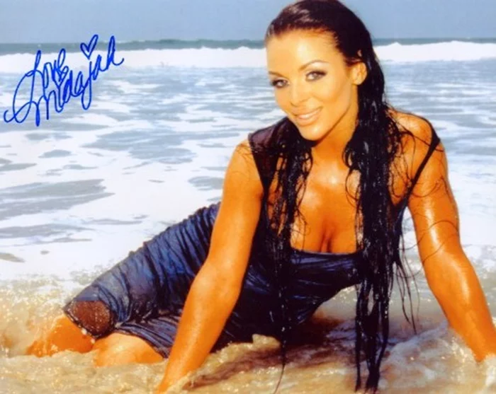Melinda McCallum autograph
