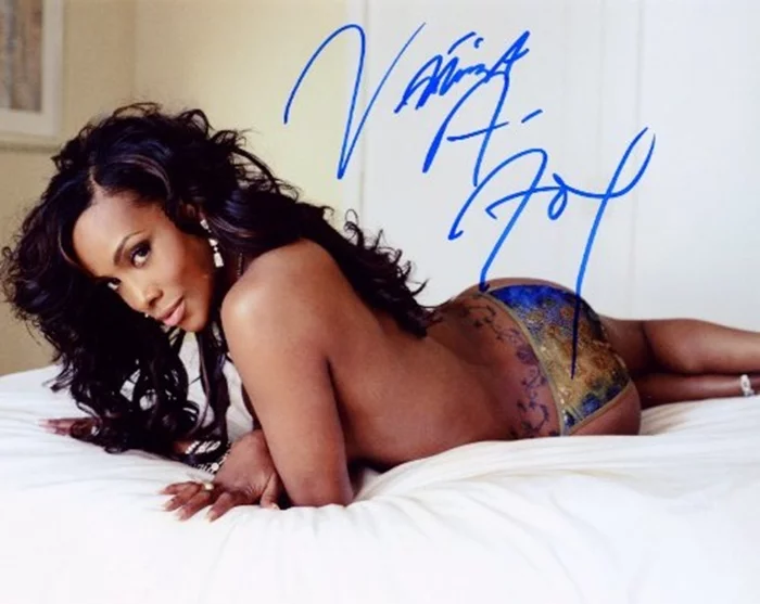 Vivica A. Fox autograph