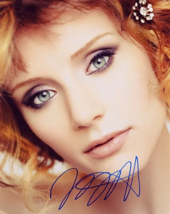Bryce Dallas Howard autograph