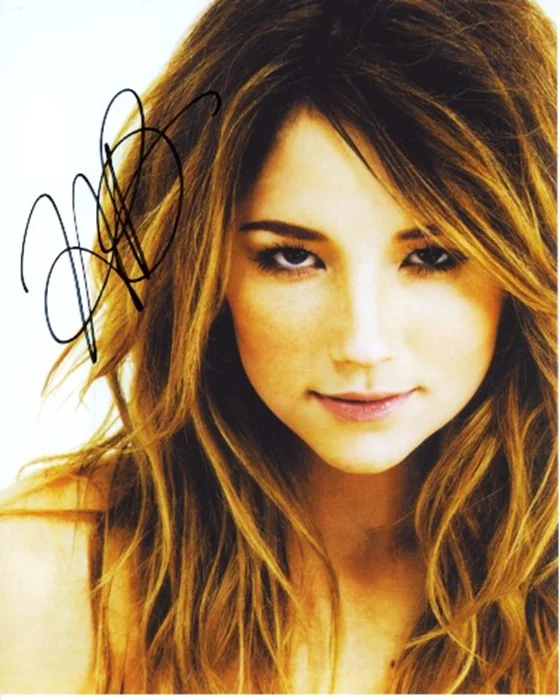 Haley Bennett autograph