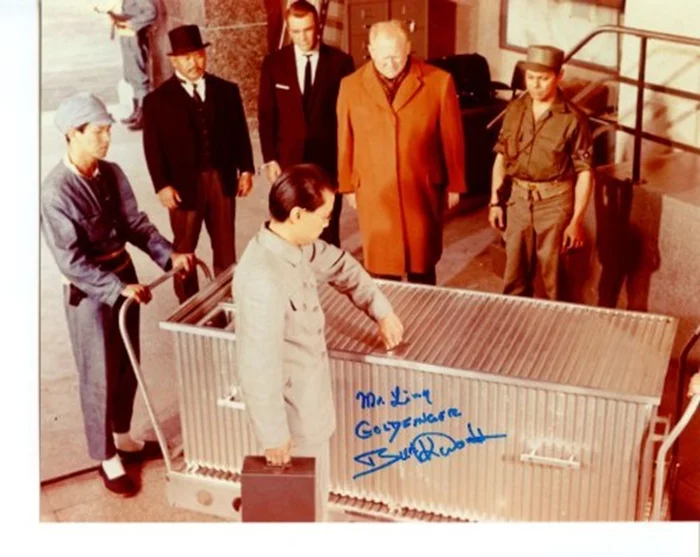 Burt Kwouk autograph