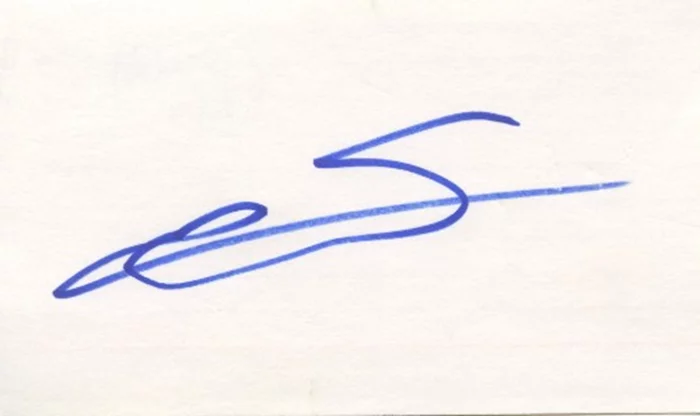 Scarlett Pomers autograph
