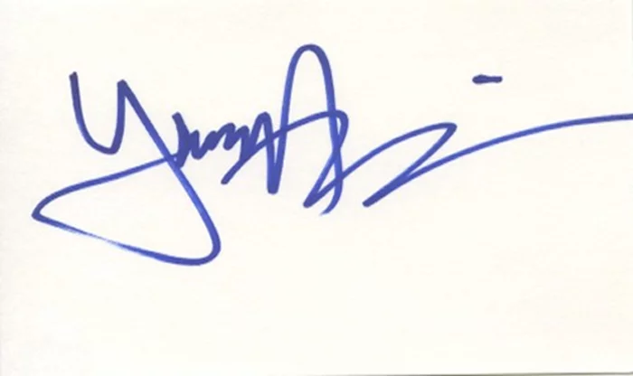 Yancey Arias autograph